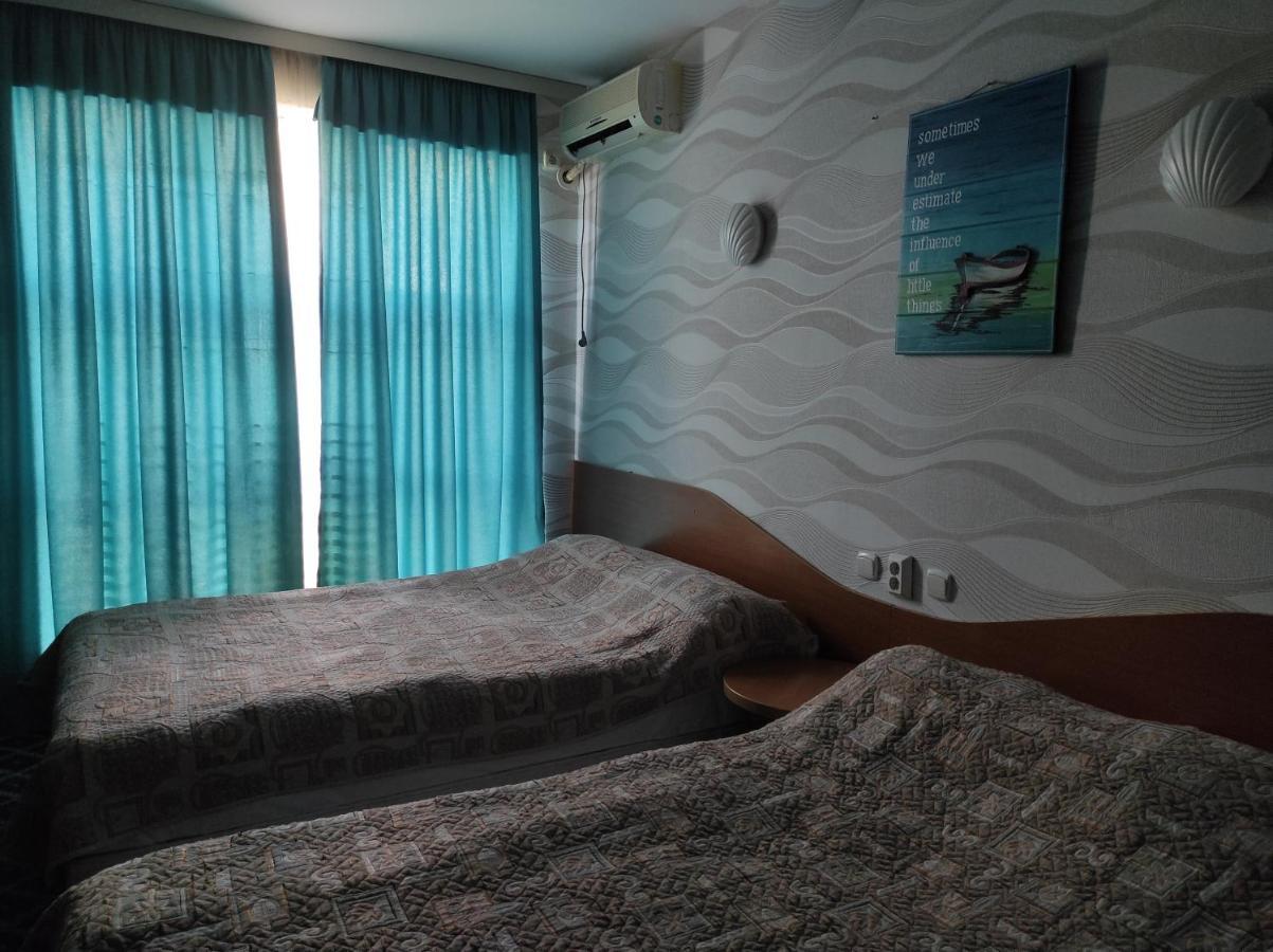 Three Dolphins Hotel Aqtau Buitenkant foto
